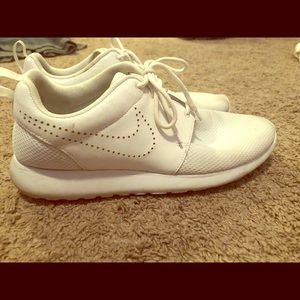 Women’s size 12 Nike Rosches